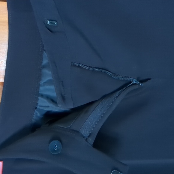 TAHARI* dress suit. Jacket/Pants, both fully lined. Hook/eye closure front. 2pc - Picture 14 of 17